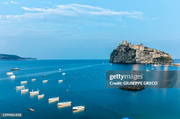 aragonese castle, ischia - ilha de ischia imagens e fotografias de stock