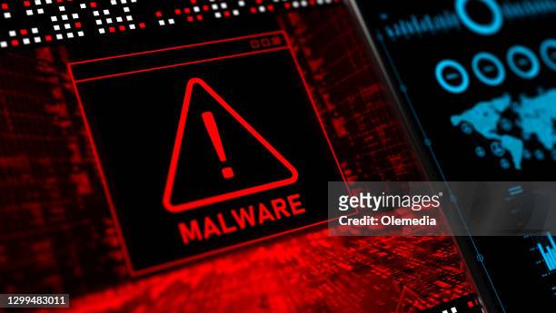 advertencia abstracta de un programa de malware detectado - computer hacker fotografías e imágenes de stock