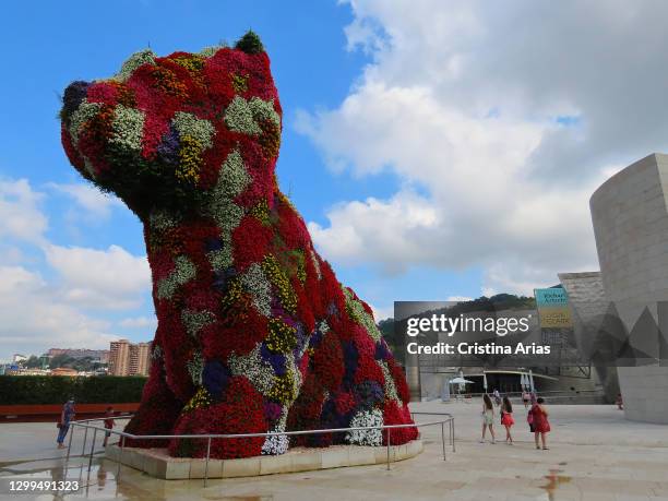 Puppy, iconic modern floral sculpture by American artist Jeff Koons in 1992 that is located in front of the Guggenheim Museum in Bilbao, Vizcaya,...