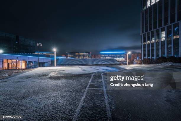 city parking lot of commercial street - strassen nacht stadt stock-fotos und bilder