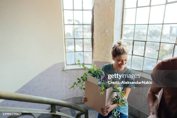 zum ersten mal gemeinsam einziehen - relocation stock-fotos und bilder