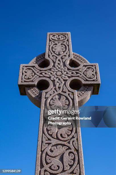 celtic cross, great britain. - celtic cross stock pictures, royalty-free photos & images