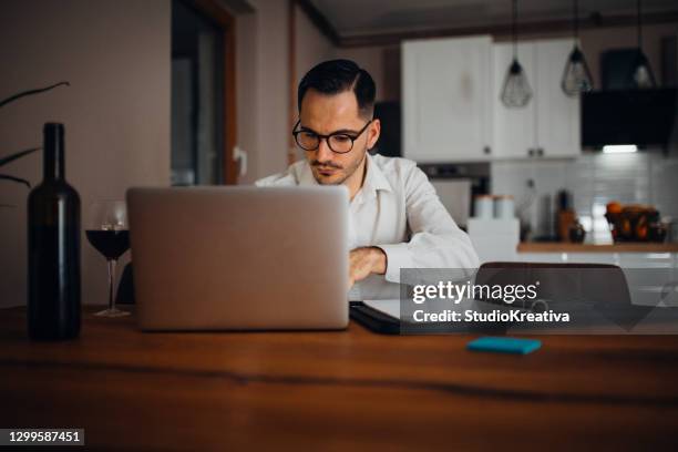 trabajo desde casa - bürokleidung fotografías e imágenes de stock