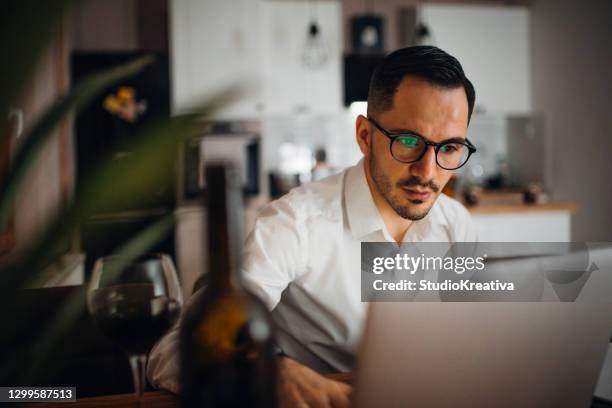 trabajo desde casa - bürokleidung fotografías e imágenes de stock