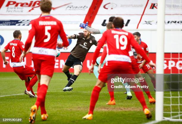 Guido Burgstaller of St. Pauli scores his team's first goal during the Second Bundesliga match between 1. FC Heidenheim 1846 and FC St. Pauli at...