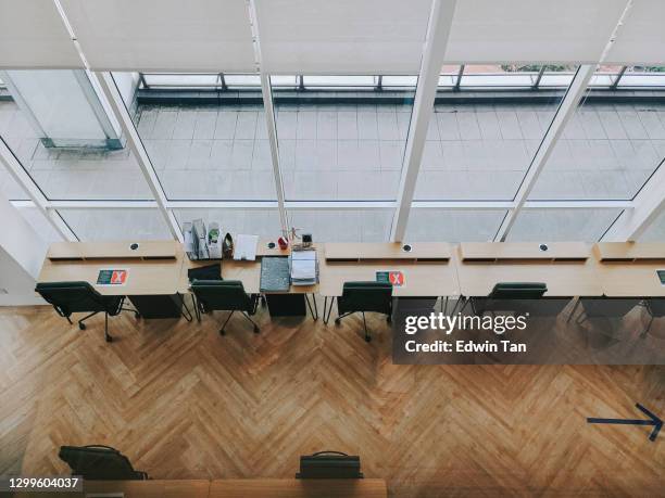 directly above interior of co sharing office lot in day time - new business covid stock pictures, royalty-free photos & images