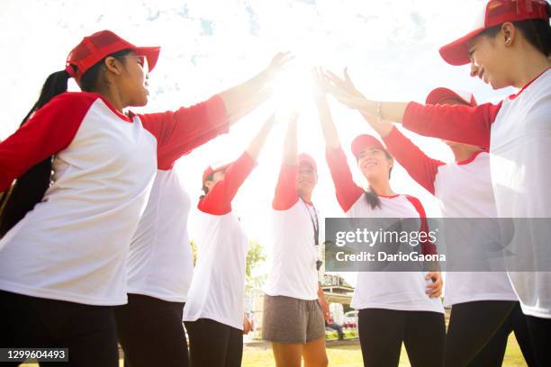 femenil baseball team, celebrating - teen baseball team stock pictures, royalty-free photos & images