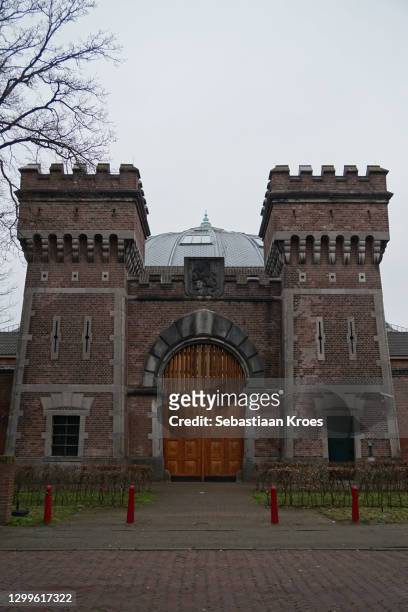 gate towards the koepel gevangenis prison, breda, the netherlands - gevangenis stock pictures, royalty-free photos & images