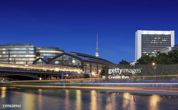 berlin skyline at friedrichstrasse - berlin night stock pictures, royalty-free photos & images