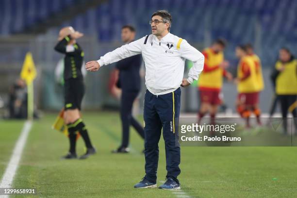 Ivan Juric, head coach of Verona gives their team instructions during the Serie A match between AS Roma and Hellas Verona FC at Stadio Olimpico on...