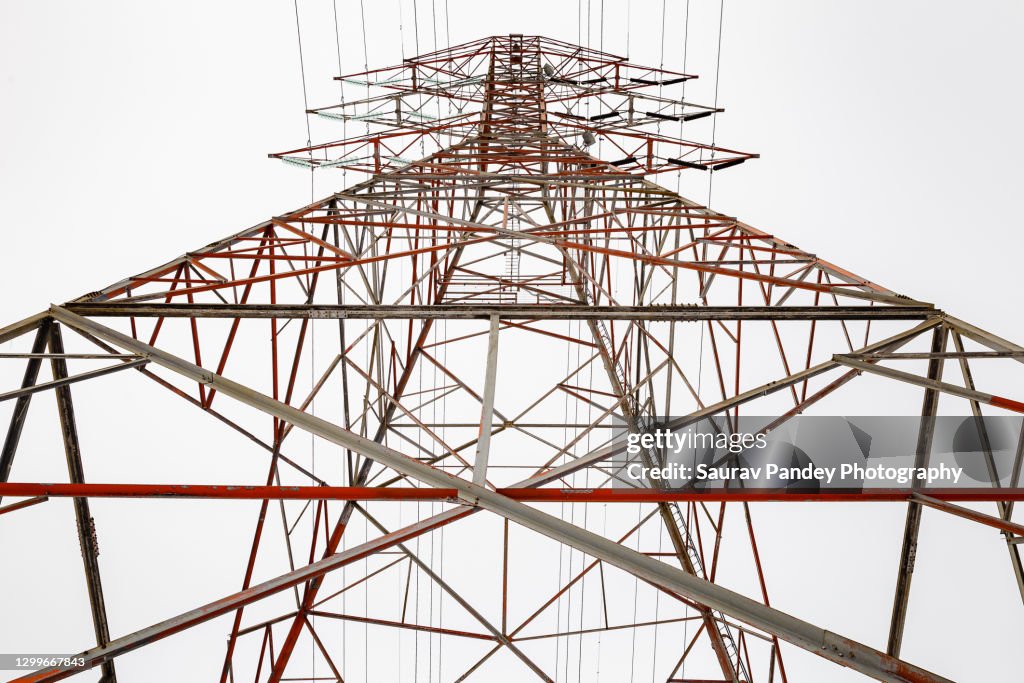 Electrical transmission tower