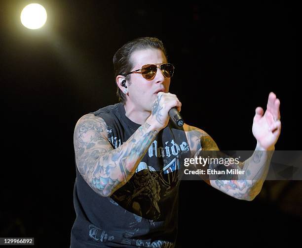 Ax7 Singer 3,170 M Shadows Photos & High Res Pictures - Getty Images
