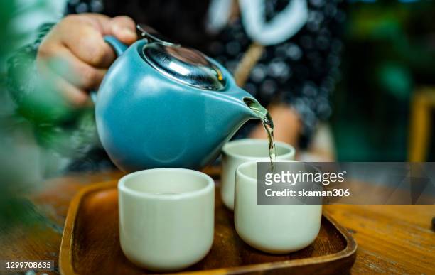 leisure day sharing good black tea in the morning - tee stock-fotos und bilder