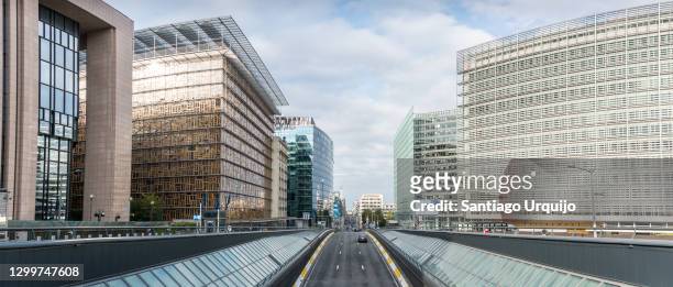european commission and council buildings in european district of brussels - berlaymont 個照片及圖片檔
