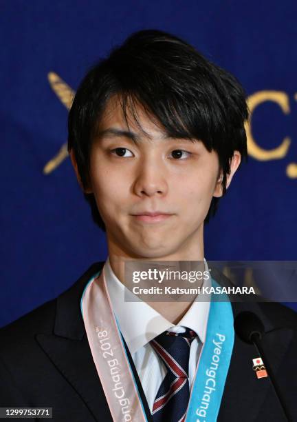 Le patineur japonais Yuzuru Hanyu, médaille d'or de patinage artistique aux jeux olympiques d'hiver de PyeongChang lors d'une conférence de presse le...