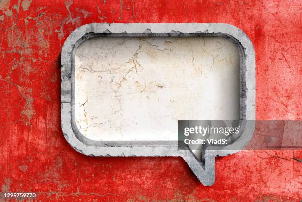 stockillustraties, clipart, cartoons en iconen met speech bubble communicatie gesneden stone achtergrond met kopieerruimte - betonblok