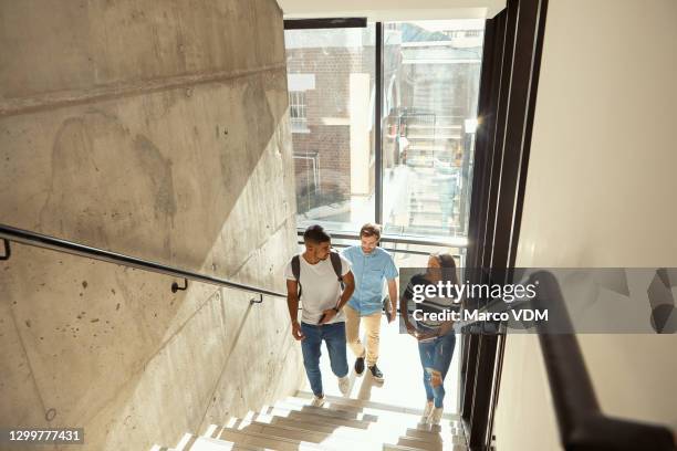 hoy el primer paso, mañana toda la escalera - subir fotografías e imágenes de stock