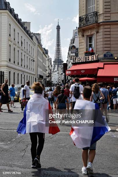 Supporters, rue Saint-Dominique, 15 juillet 2018, Paris, France.