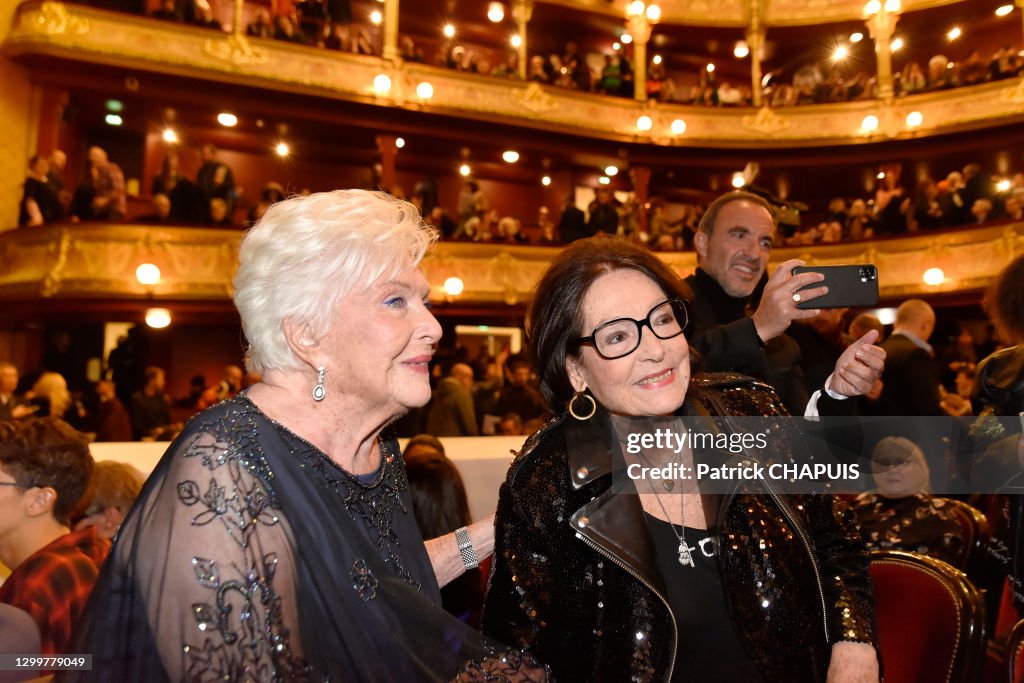 Les chanteuses et actrices Line Renaud et Nana Mouskouri