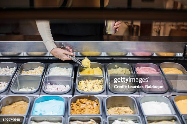 ice cream shop without people - ice cream parlor stock pictures, royalty-free photos & images