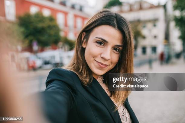 geschäftsfrau macht ein selfie - personal perspective or pov stock-fotos und bilder