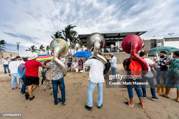 a banda music band playing to tourists on a beach mazatlán sinaloa mexico - banda mariachi stock pictures, royalty-free photos & images