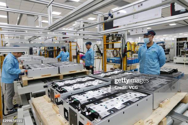 Battery Assembly Factory Lithium Battery Factory Photos and Premium High Res Pictures - Getty Images