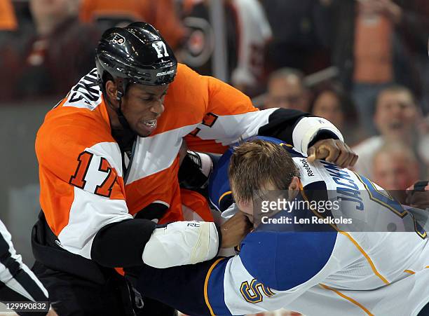 Wayne Simmonds of the Philadelphia Flyers fights Barret Jackman of the St. Louis Blues in the second period on October 22, 2011 at the Wells Fargo...