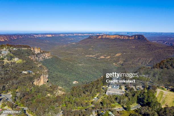 vue aérienne de katoomba - parc-national-des-blue-mountains photos et images de collection