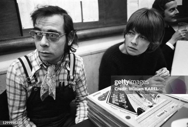 Gotlib et Claire Bretécher lors d'une séance de dédicace à l'IEP organisée par le 'Pen Club' à Paris, France, le 14 décembre 1974.
