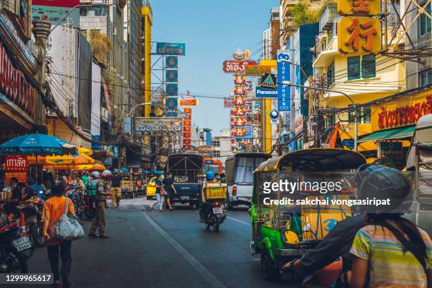 low angle view of yaowarat road in bangkok, thailand, asia - bangkok street stock pictures, royalty-free photos & images