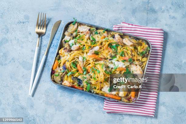 pasta bake with chicken and mushrooms - noodle casserole stock pictures, royalty-free photos & images