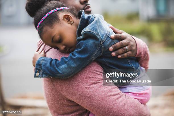 father carrying sleeping daughter in his arms - lean in collection father stock-fotos und bilder