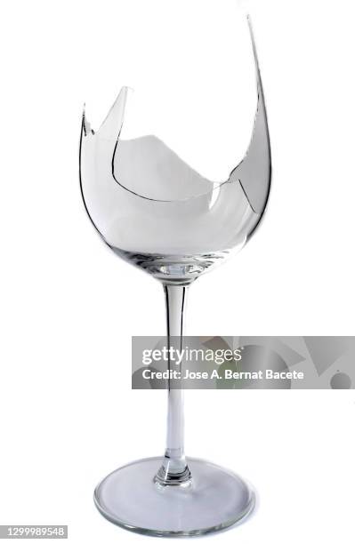 broken wine glass on a white background. - gebroken glas stockfoto's en -beelden