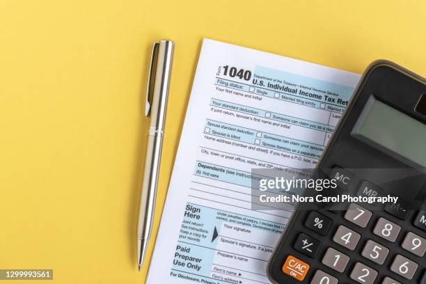 us individual income tax return forms 1040 - income tax fotografías e imágenes de stock