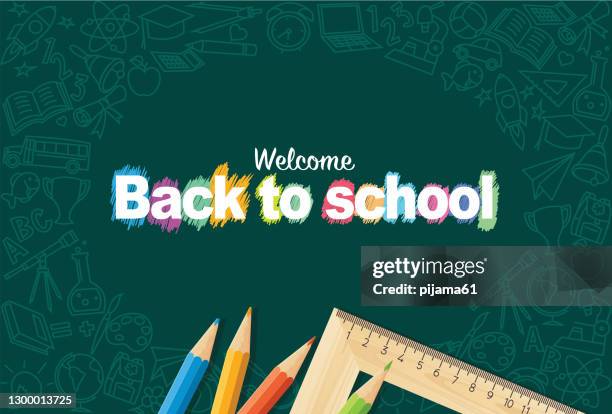 ilustraciones, imágenes clip art, dibujos animados e iconos de stock de volver a la escuela garóculas en el fondo de la pizarra - back to school