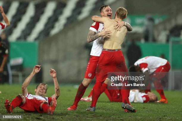 Players of Rot-Weiss Essen celebrate following their sides victory after the DFB Cup Round of Sixteen match between Rot-Weiss Essen and Bayer...