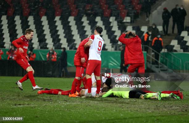 Players of Rot-Weiss Essen celebrate by congratulating Daniel Davari of Rot-Weiss Essen following their sides victory after the DFB Cup Round of...