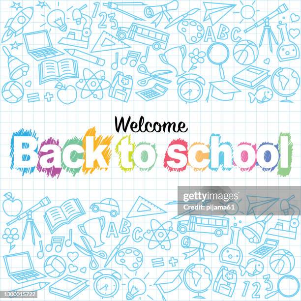 ilustraciones, imágenes clip art, dibujos animados e iconos de stock de volver a la escuela garóculas en el fondo de la pizarra - welcome sign