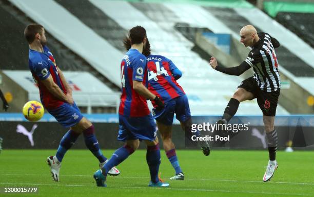 Jonjo Shelvey of Newcastle United scores their side's first goal during the Premier League match between Newcastle United and Crystal Palace at St....