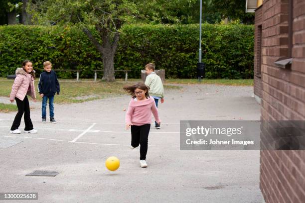 children playing at school yard - patio de colegio fotografías e imágenes de stock