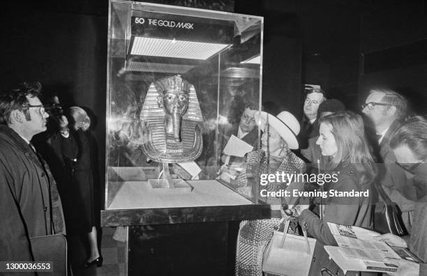 The gold death mask of Egyptian pharaoh Tutankhamun at the British Museum in London, the highlight of the Treasures of Tutankhamun exhibition, UK,...