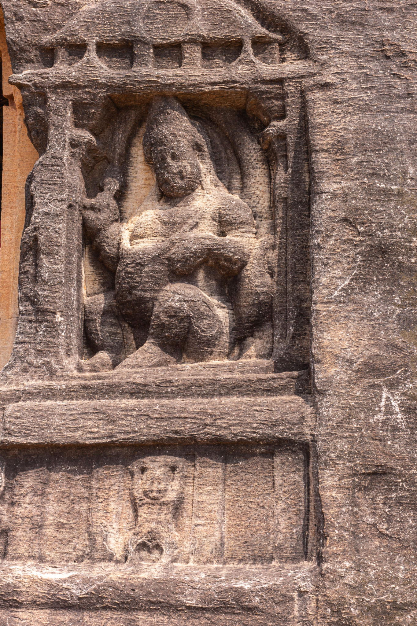 Kubera statue