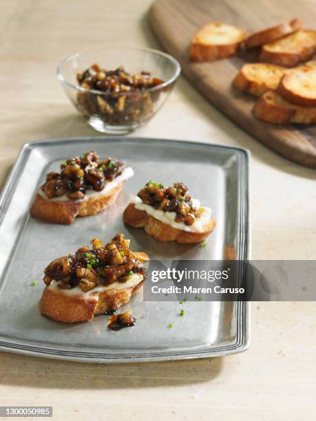 crostini with brie with dates & toasted walnuts - baked brie stock pictures, royalty-free photos & images