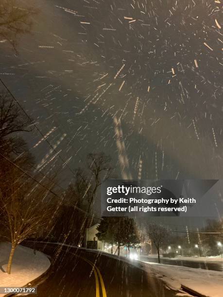 rain, sleet and snow on a winter night - schneeregen stock-fotos und bilder