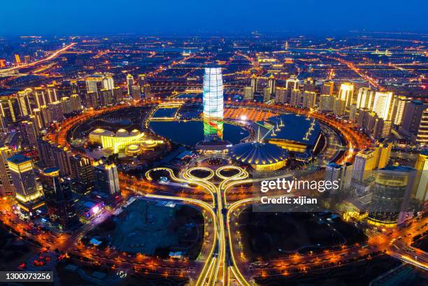 flygfoto stadsbild av zhengzhou cbd natt i kina - zhengzhou bildbanksfoton och bilder