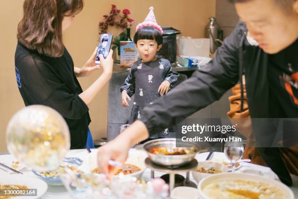 celebrate birthday for little girl - 記念撮影 ストックフォトと画像