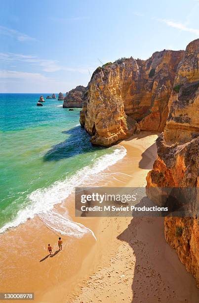 praia dona ana portugal - algarve fotografías e imágenes de stock