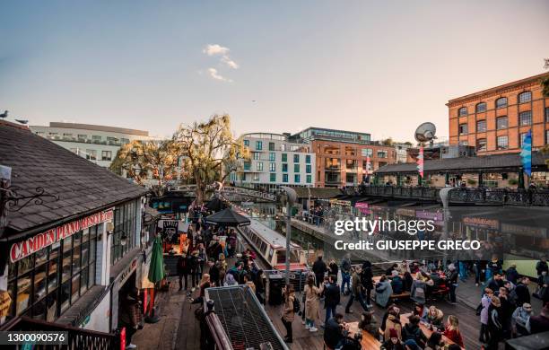 camden town, londra - camden town stock pictures, royalty-free photos & images