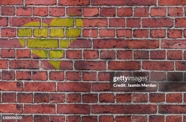 old wall and heart graffiti, valentine's day background - painted brick house stock pictures, royalty-free photos & images